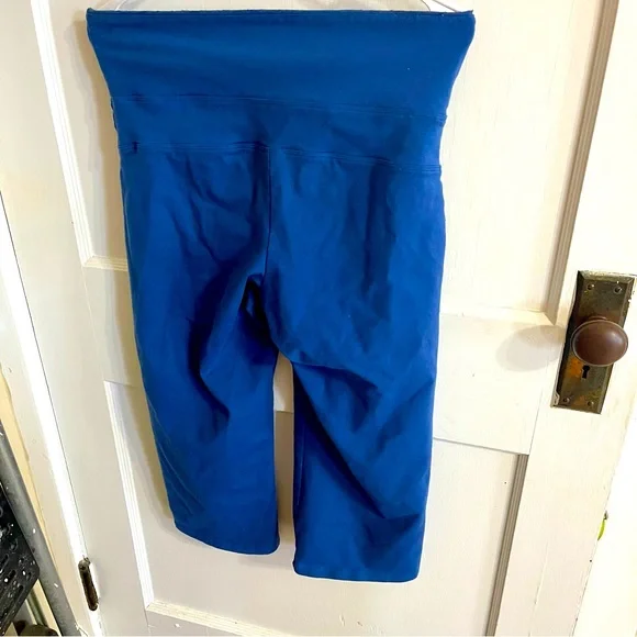 Under Armor- All Season Gear Wide Leg Crop Leggings - Picture 2 of 6